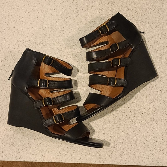 Lucky Brand Buckle Heels - Picture 3 of 7